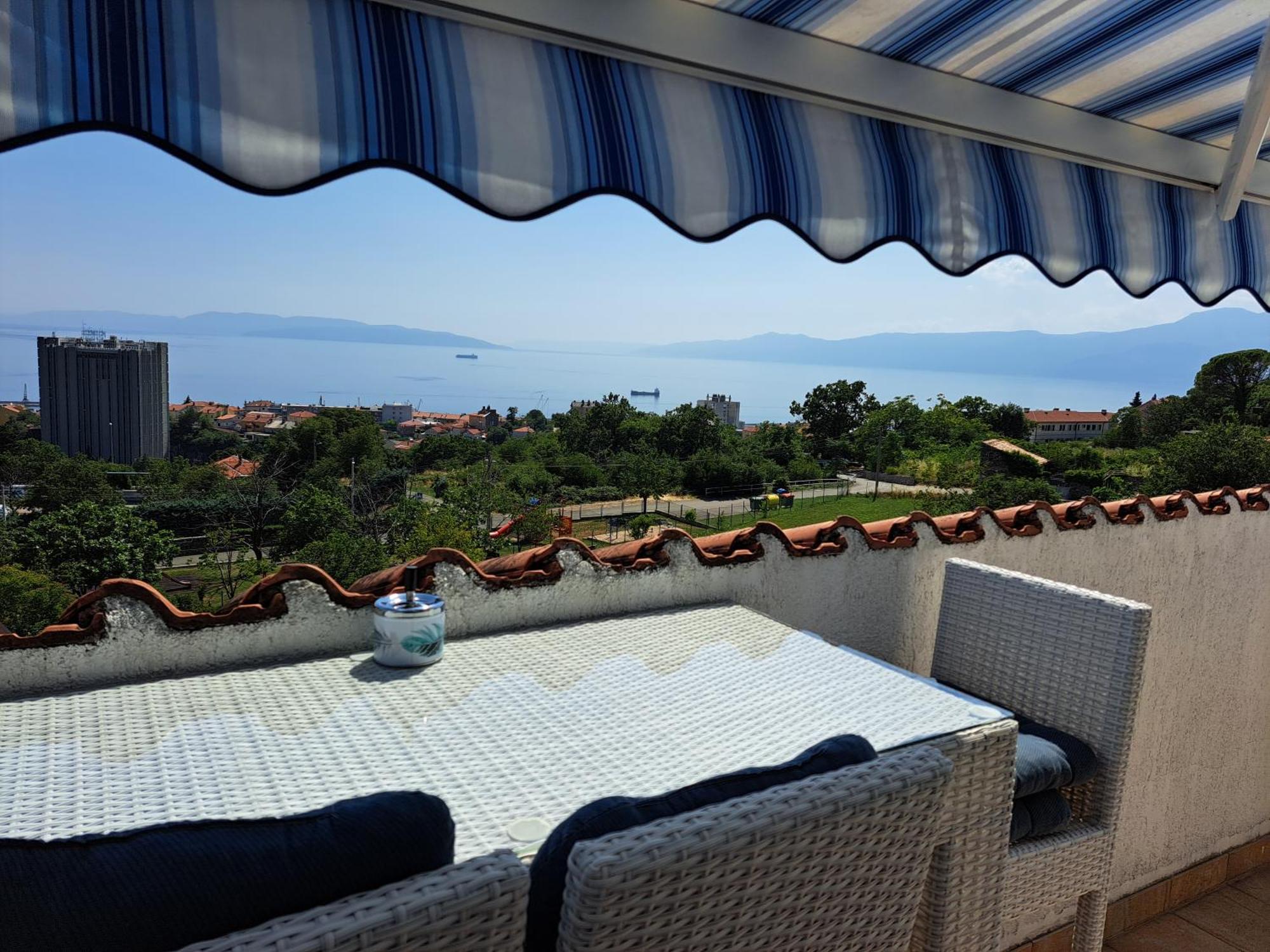 Sea View Later Apartment *